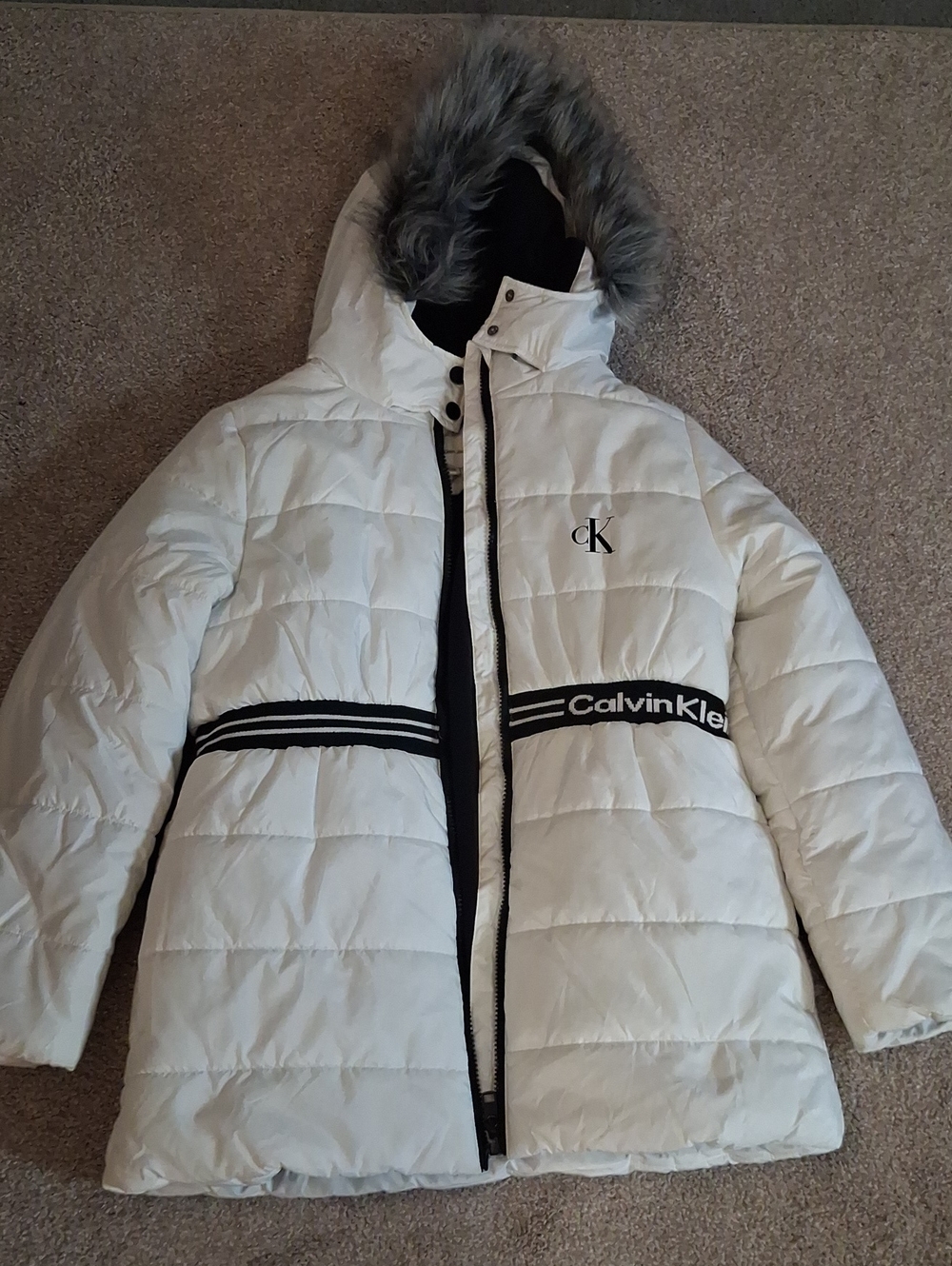 Calvin Klein Girl's White Black Hooded Puffer Jacket with FauxFurTrim. L(12-14)